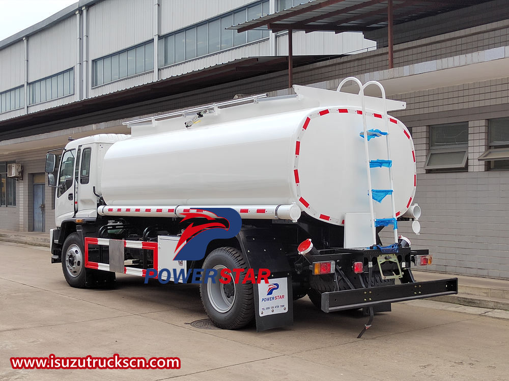 Isuzu refueling truck