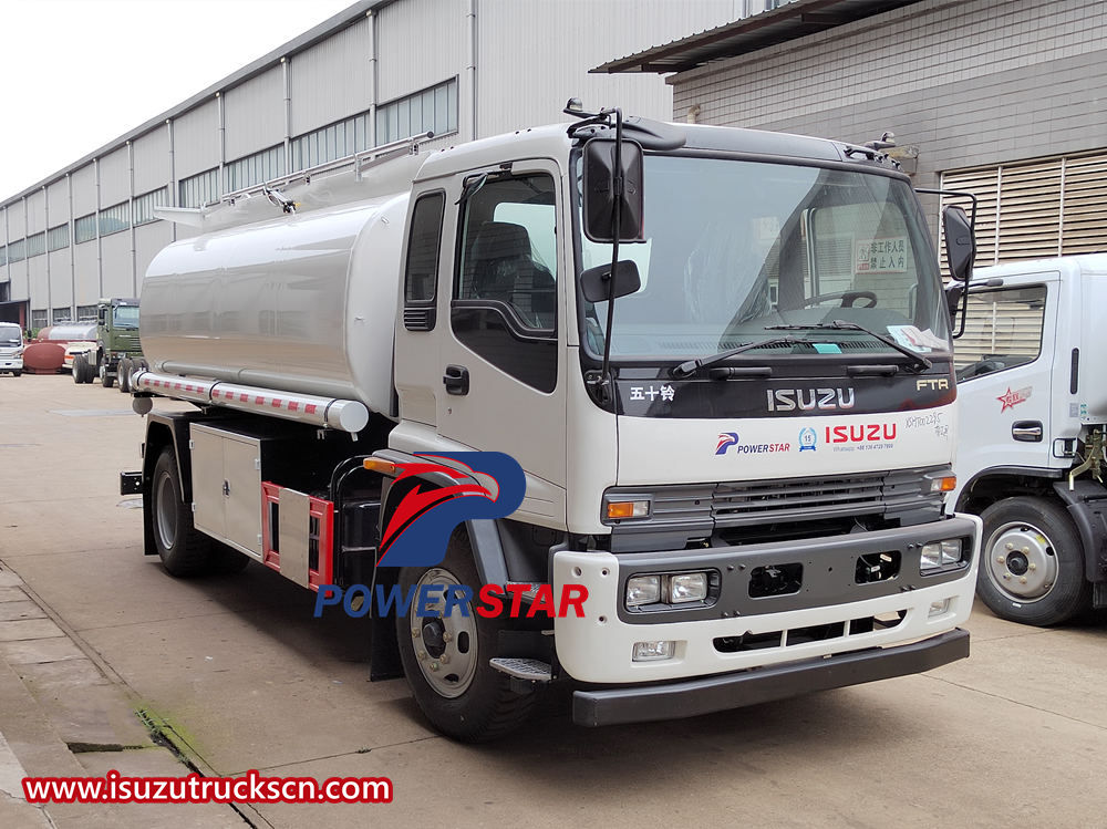 Isuzu oil tank truck