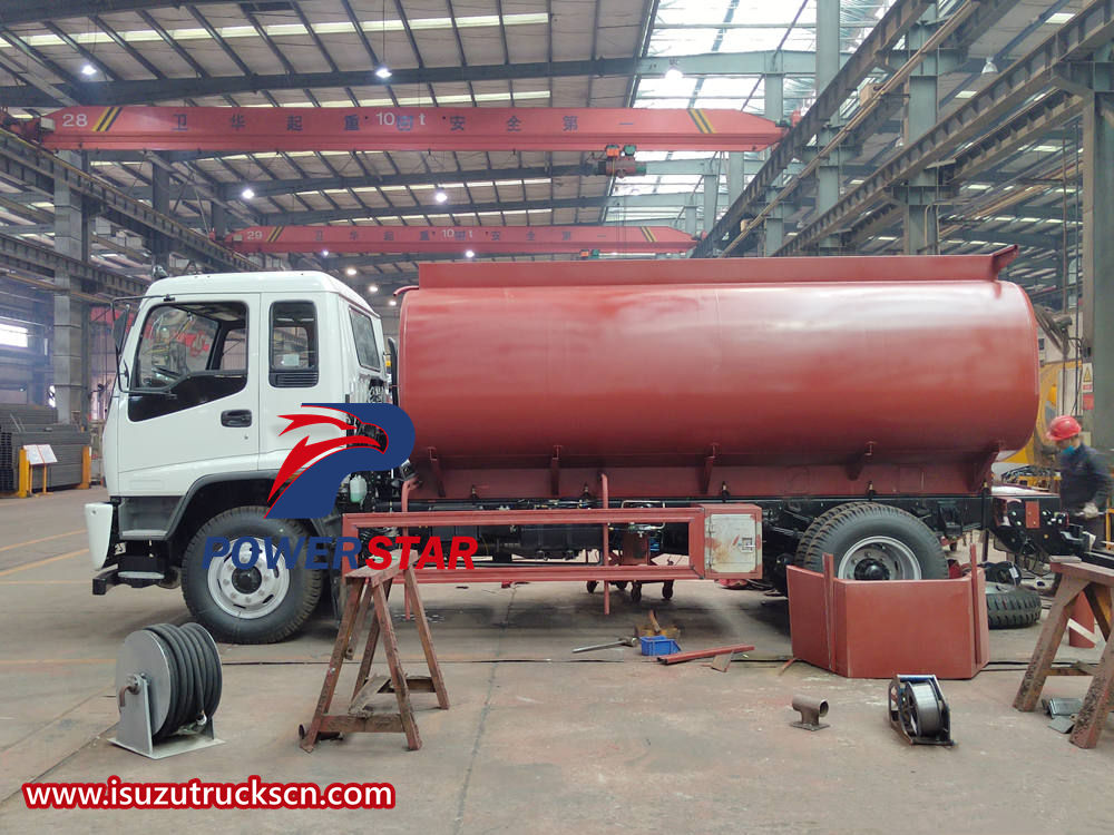 Isuzu oil tank truck