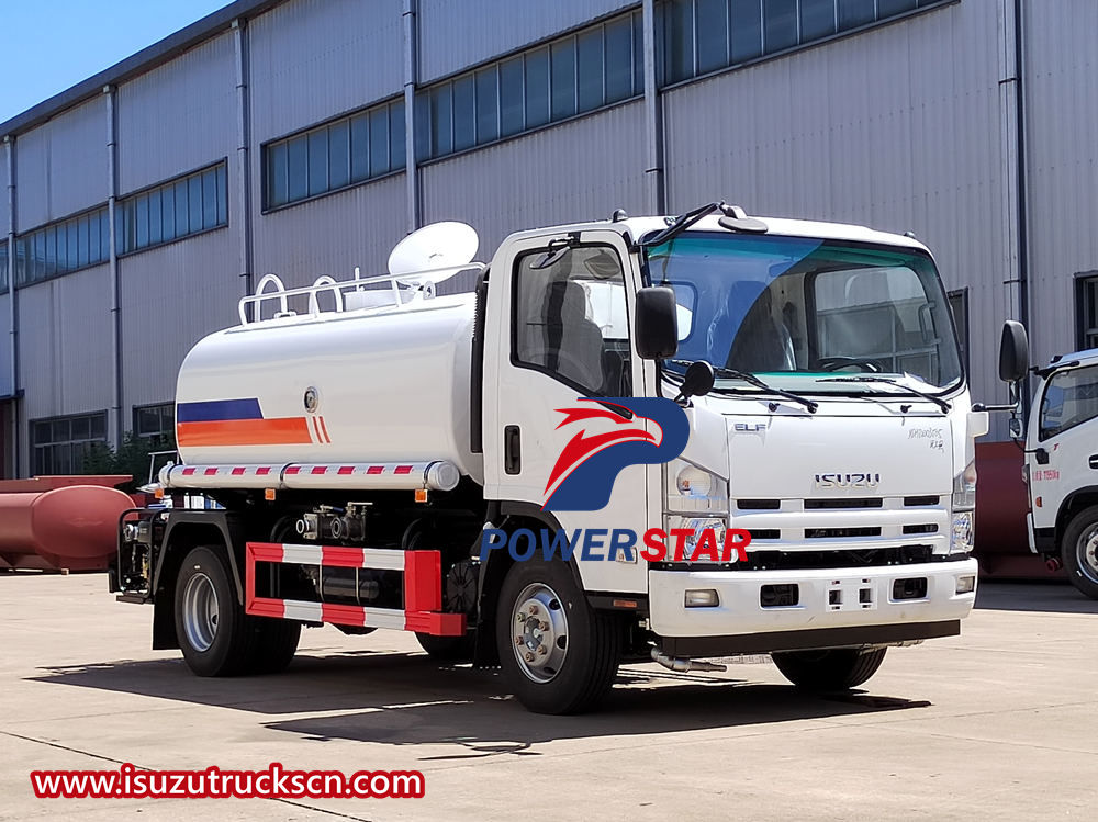 Isuzu watering truck