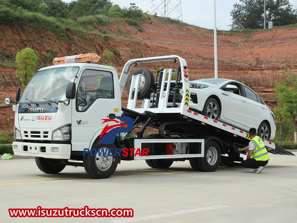 Isuzu wrecker truck