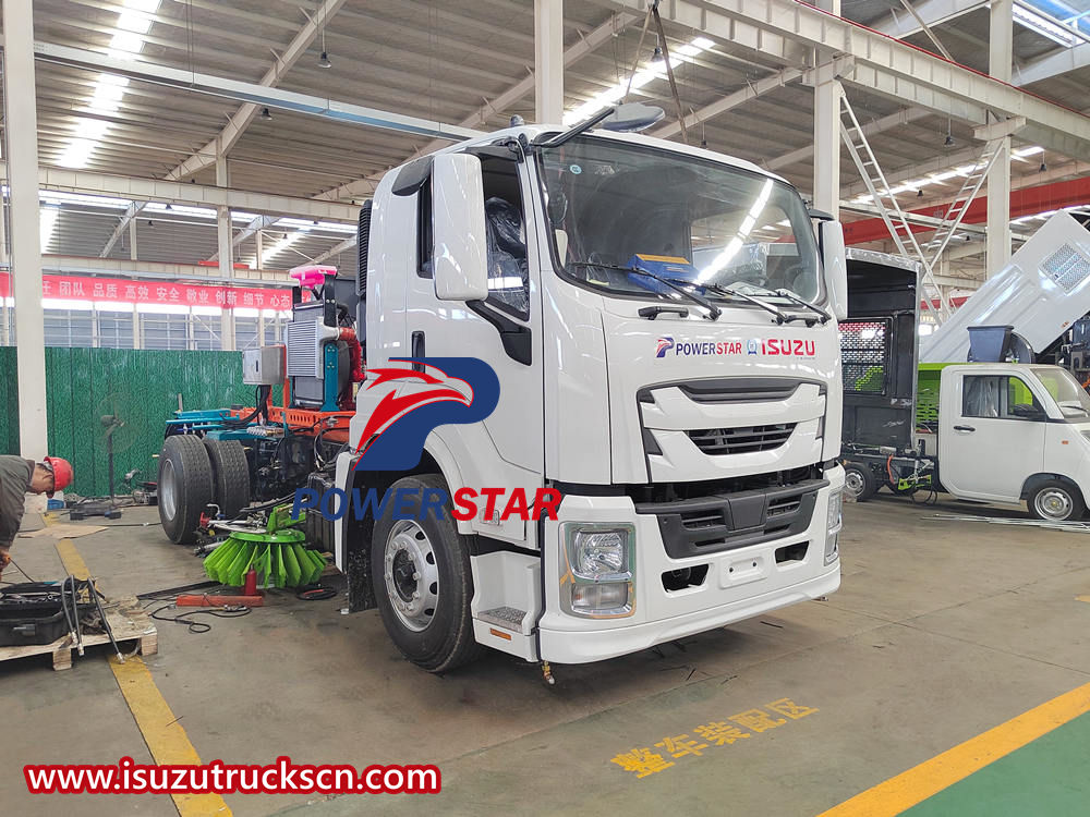 Isuzu vacuum road sweeper 