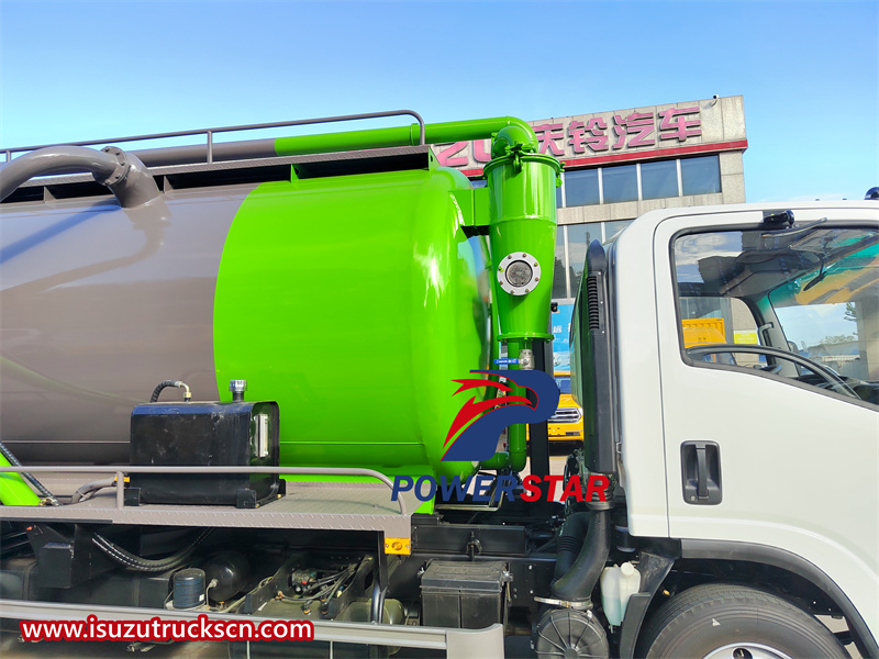 Isuzu vacuum tanker truck