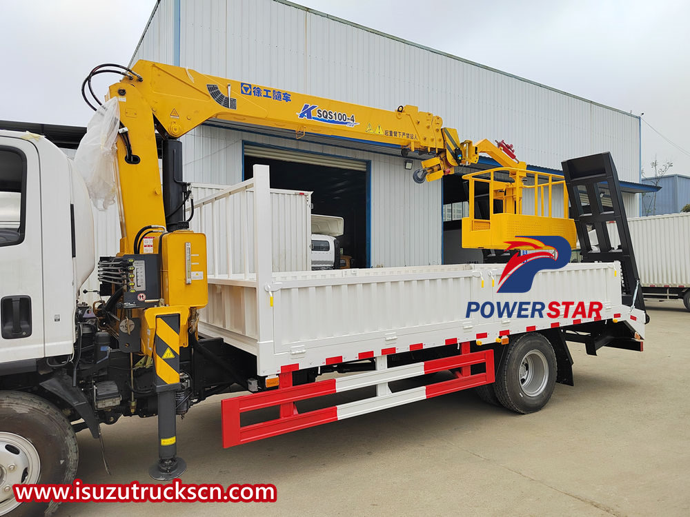 Isuzu telescopic crane truck