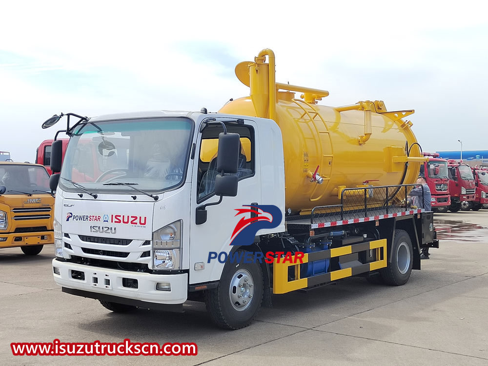 Isuzu vacuum sewage suction truck