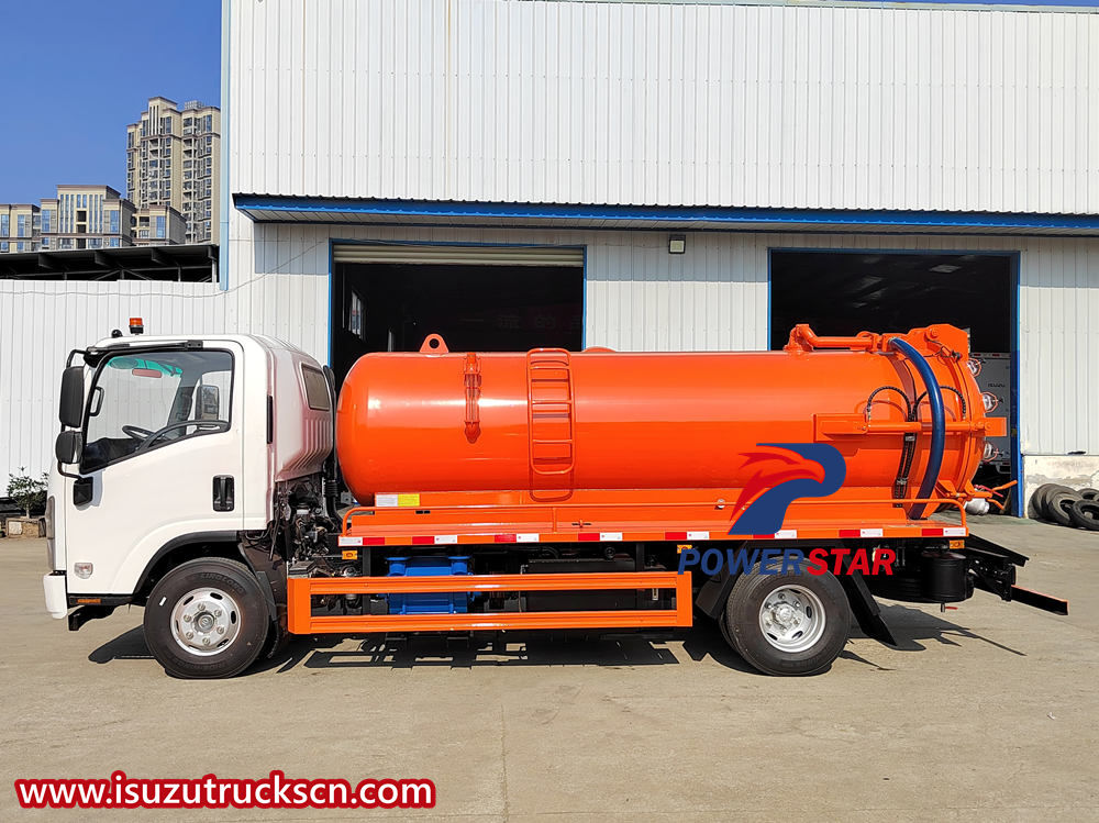 Isuzu vacuum sewage suction truck