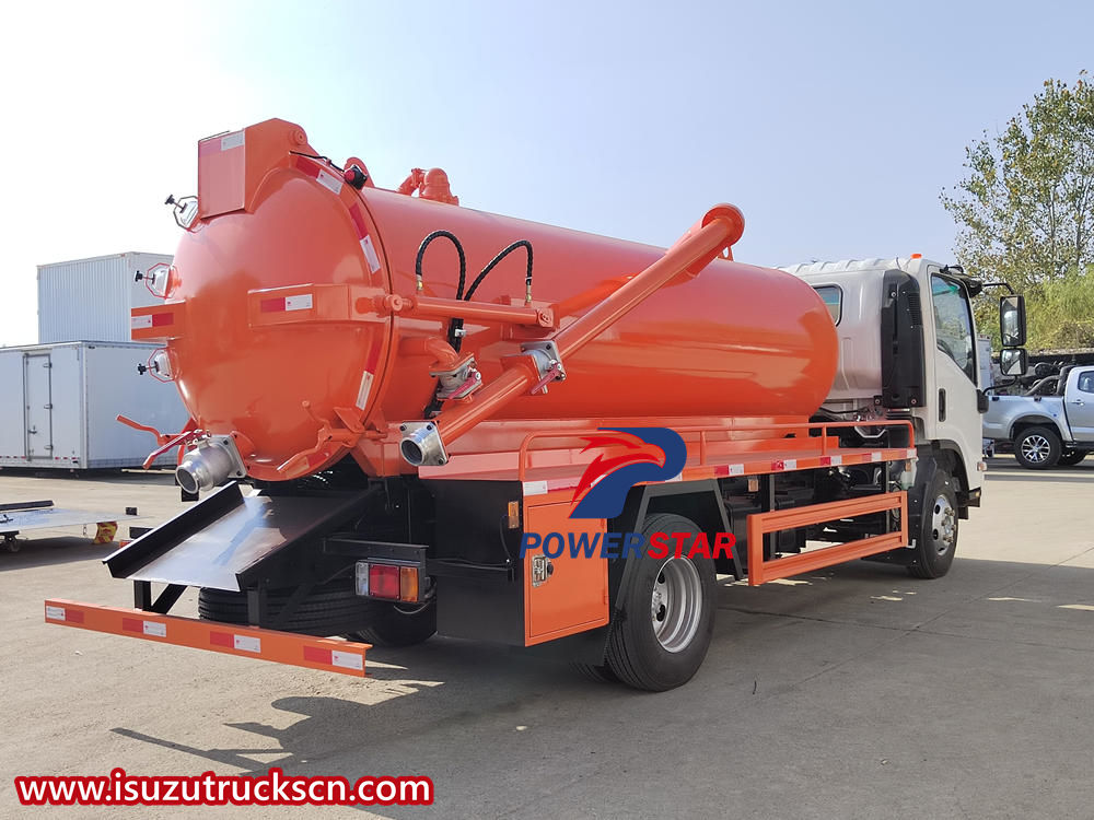 Isuzu vacuum sewage suction truck