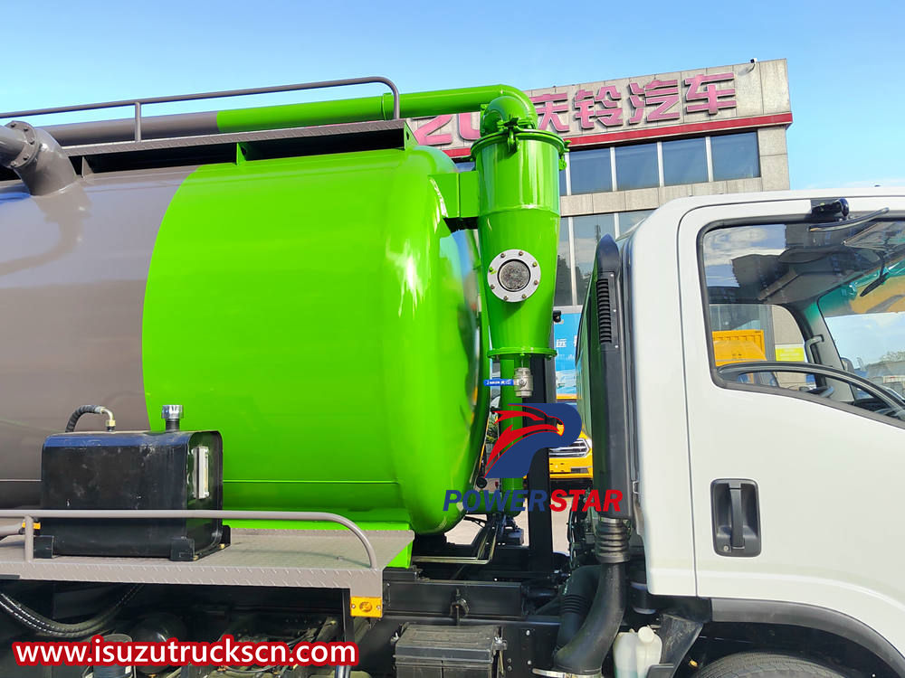 Isuzu vacuum sewage suction truck