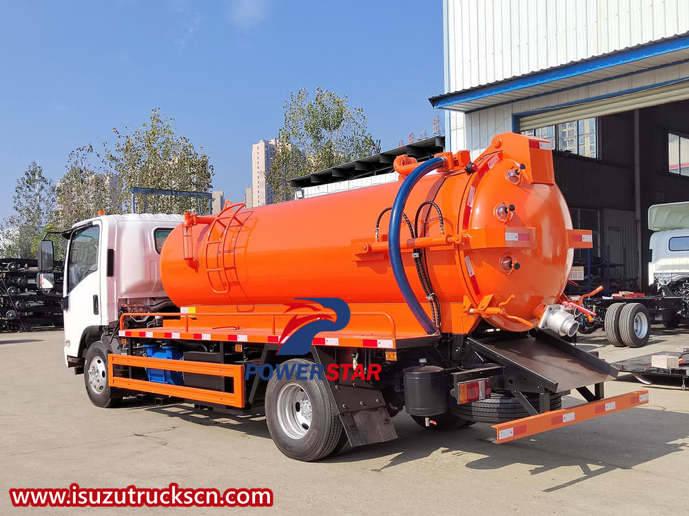 Isuzu septic suction truck