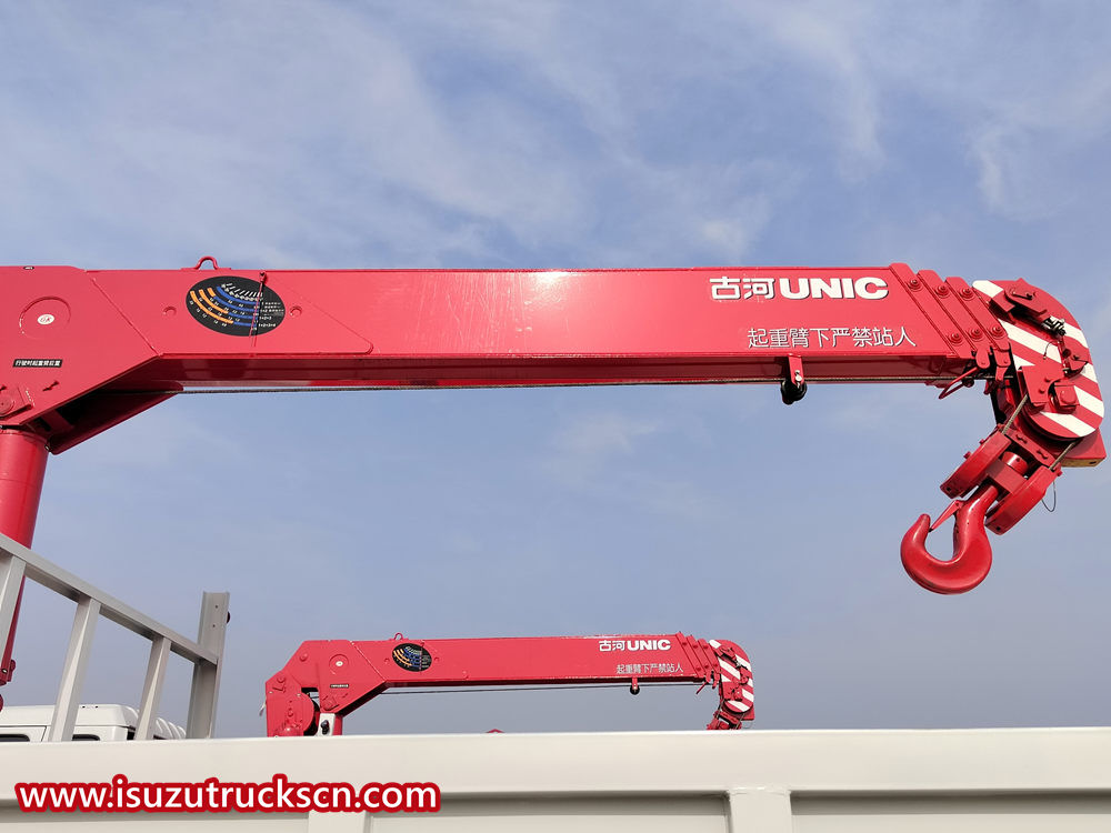 Isuzu hydraulic crane truck