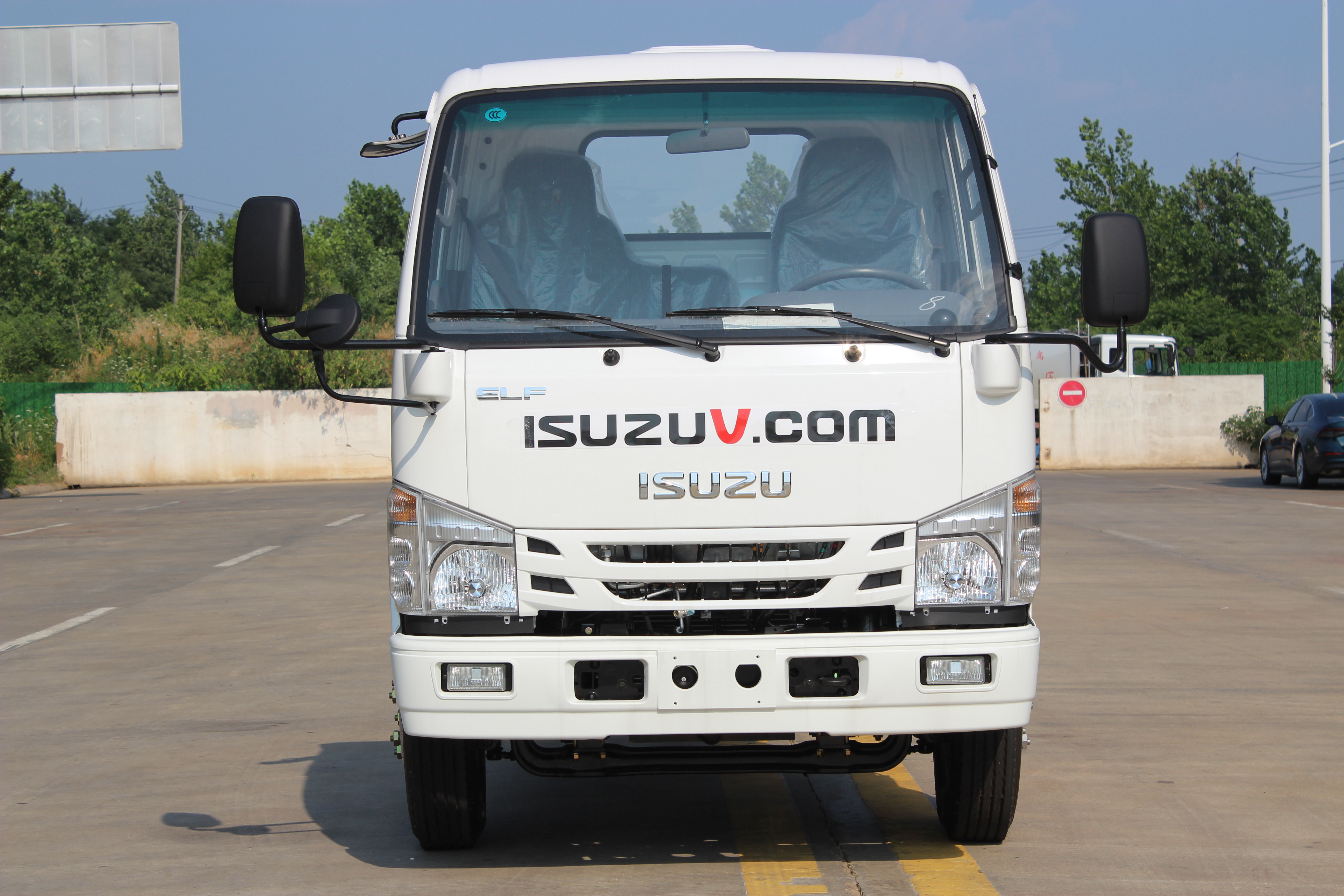 isuzu 100P chassis