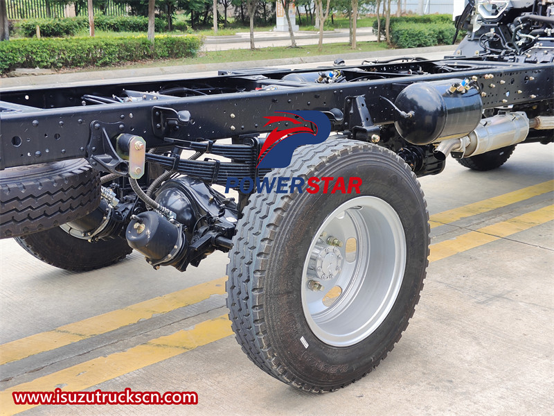 Isuzu 700P 4x4 off road truck chassis 