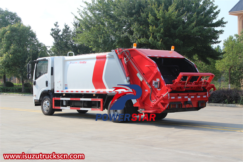 Isuzu 4x2 700P garbage compactor truck