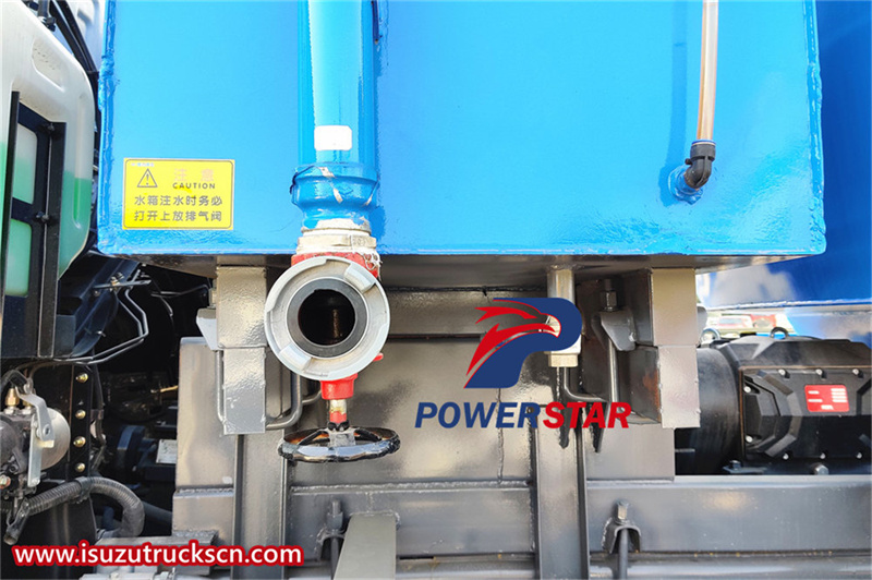 Isuzu heavy combined sewer jetting truck water inlet