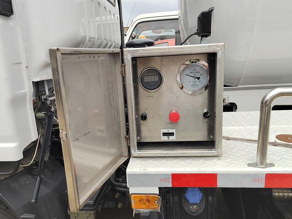 Isuzu truck mounted sewage cleaner