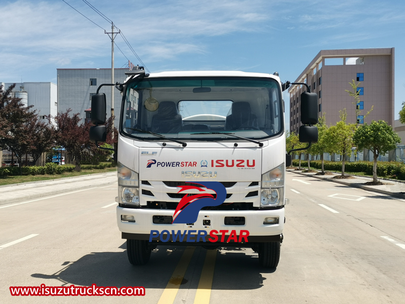 Isuzu 4WD 4CBM off-road drinking water truck