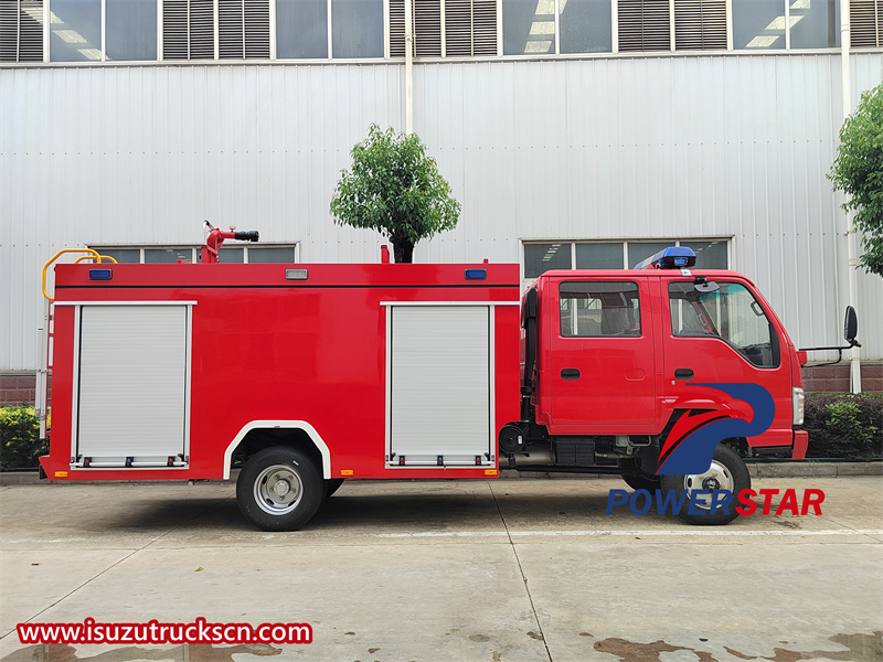 Isuzu 100P 4x4 water fire engine