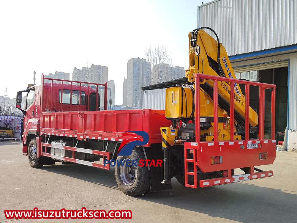 Isuzu mobile truck crane