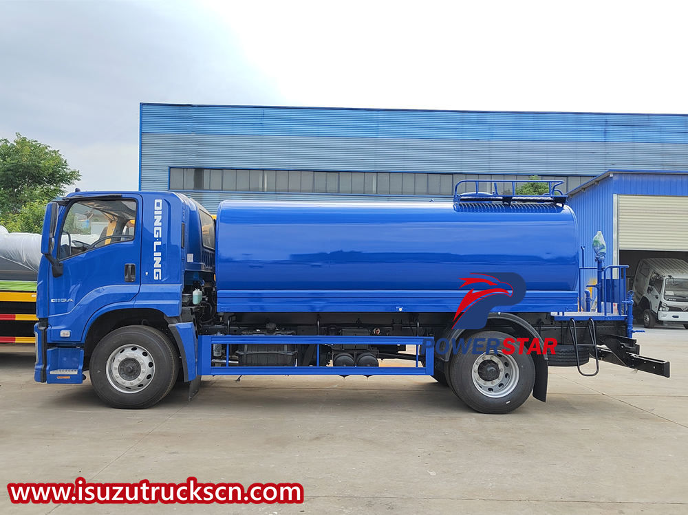 Isuzu water tanker truck