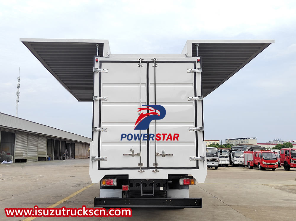 Isuzu fly wing cargo truck