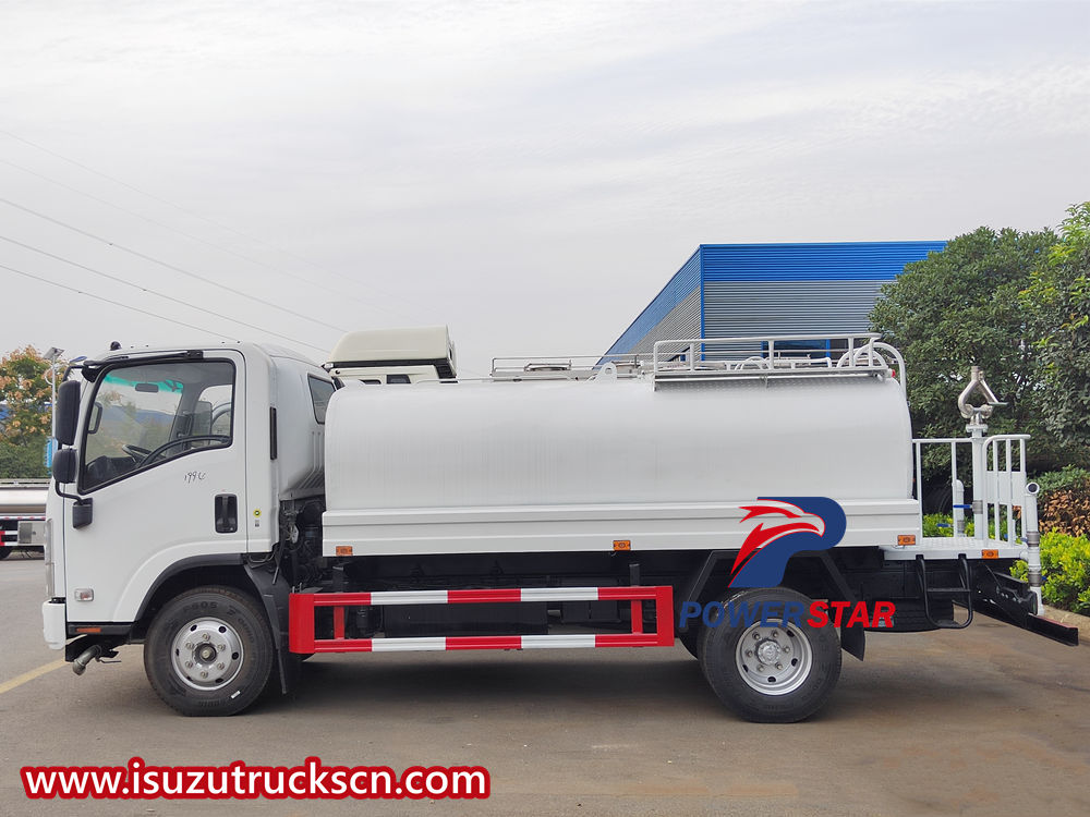 Isuzu potable water truck