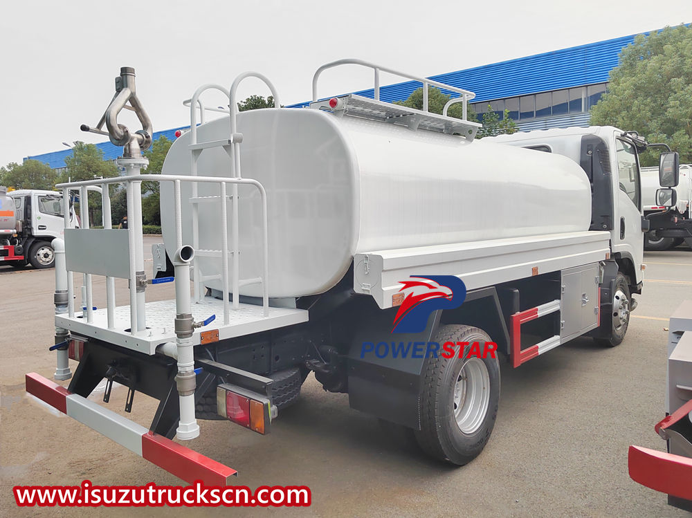 Isuzu sprinkler truck