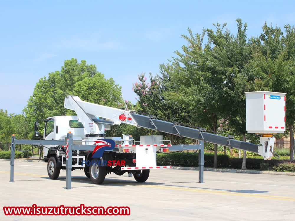 Isuzu telescoping hydraulic lift truck