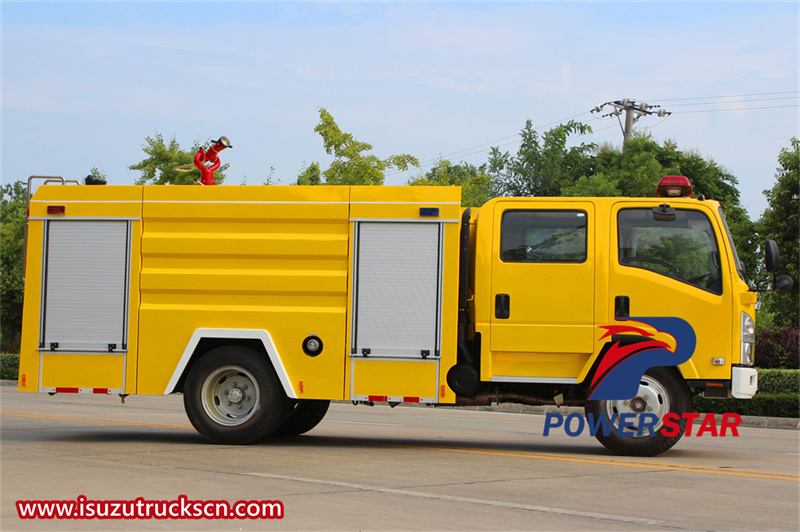 Isuzu ELF 700P water fire engine