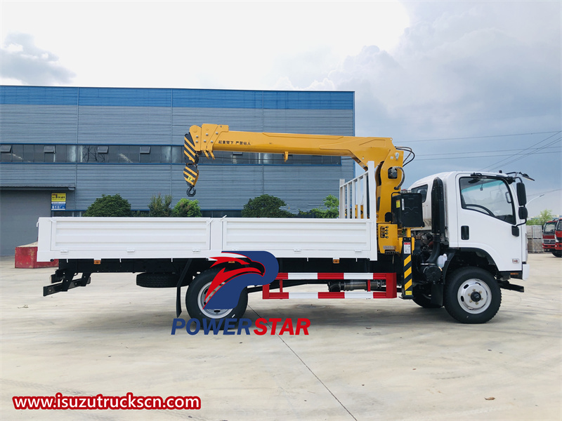 Isuzu 700P 4x4 5ton cargo truck with crane