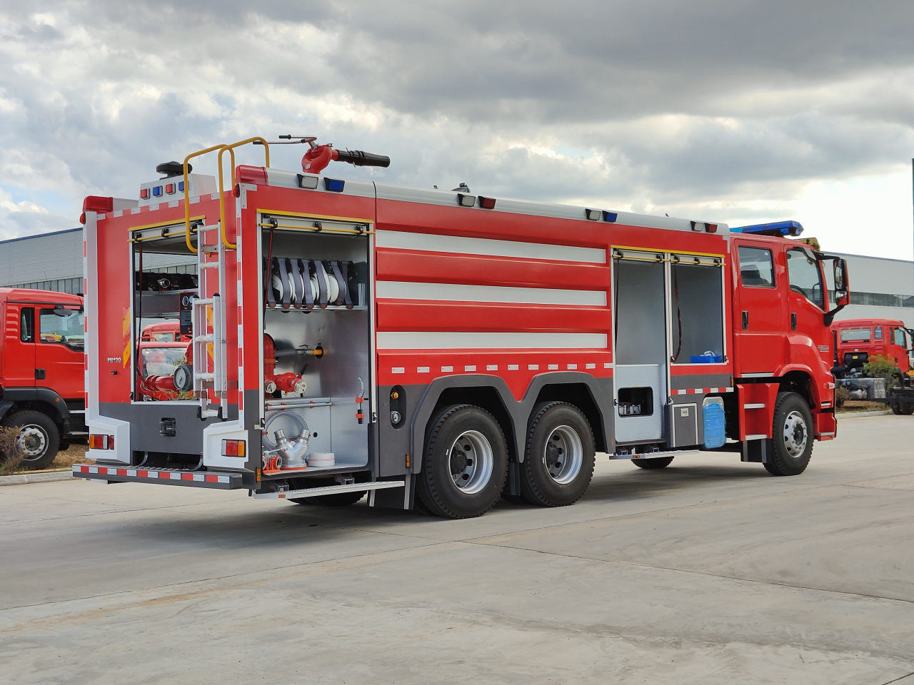 Philippines customer Isuzu Giga Foam water fire trucks training