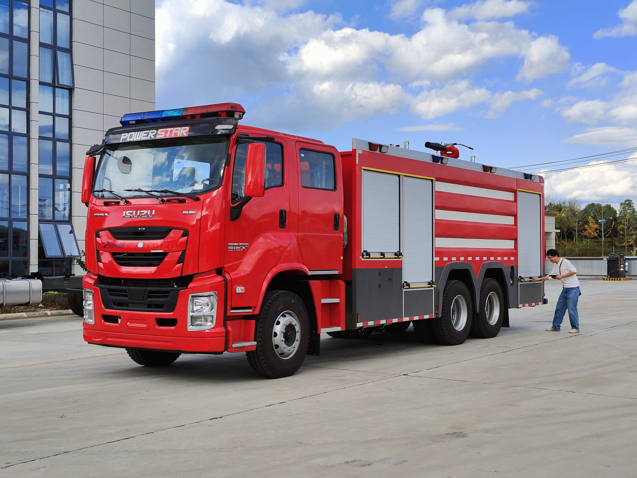 Philippines customer Isuzu Giga Foam water fire trucks training