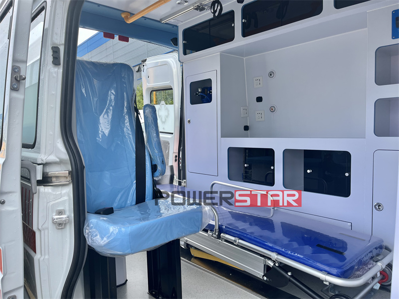 ISUZU 4x4 pick-up ambulance