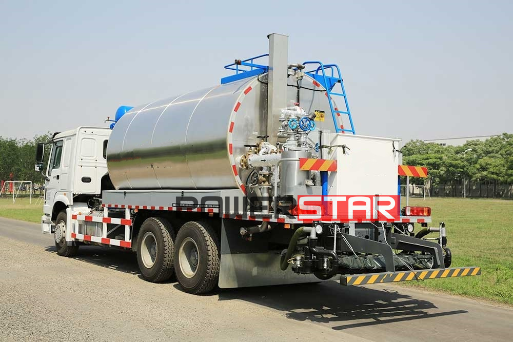 Isuzu GIGA 6x4 bitumen sprayer truck