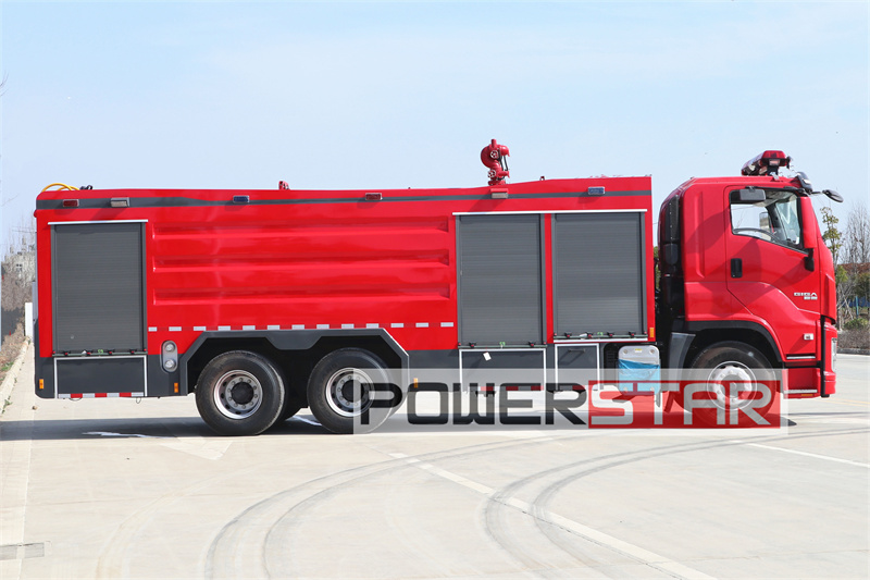 ISUZU GIGA fire truck with dry powder