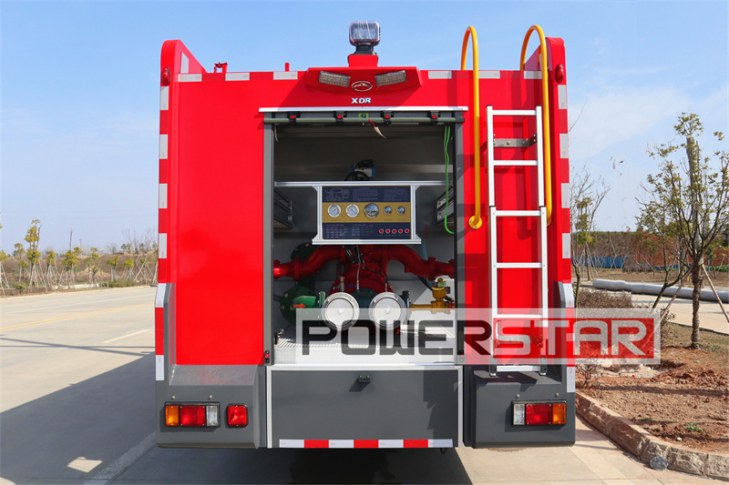 ISUZU GIGA fire truck with dry powder