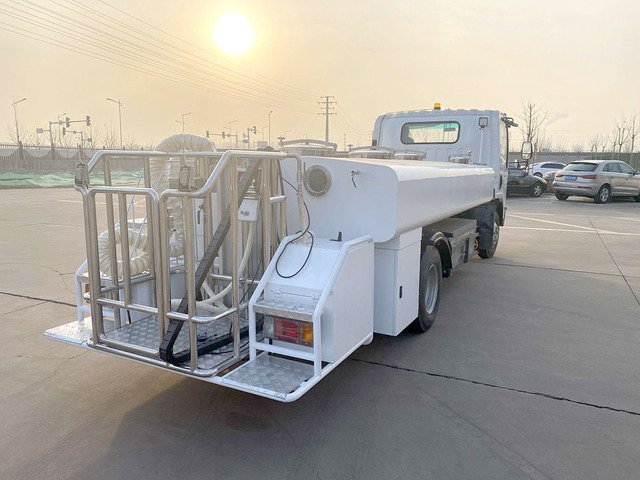 Aircraft Lavatory service Truck Isuzu 