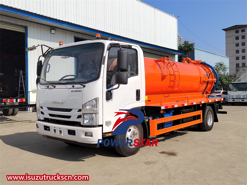  Isuzu 8-ton vacuum suction tanker