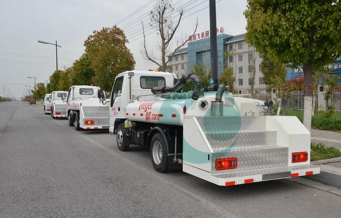 Isuzu Lavatory Service Truck 