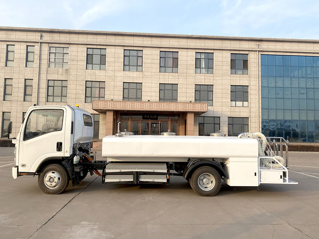 Aircraft Lavatory service Truck Isuzu 