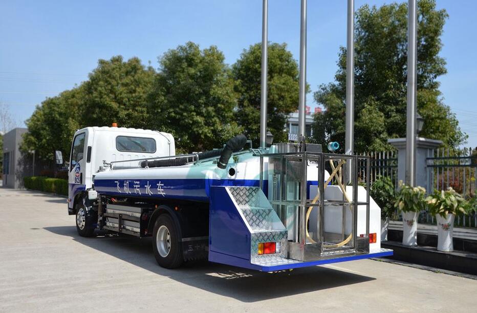 QINGLING ISUZU aircraft toilet water lavatory service truck for airport