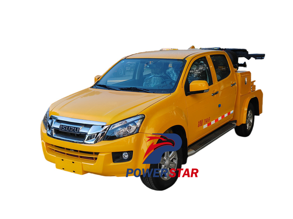 Isuzu 4x4 pickup wrecker truck