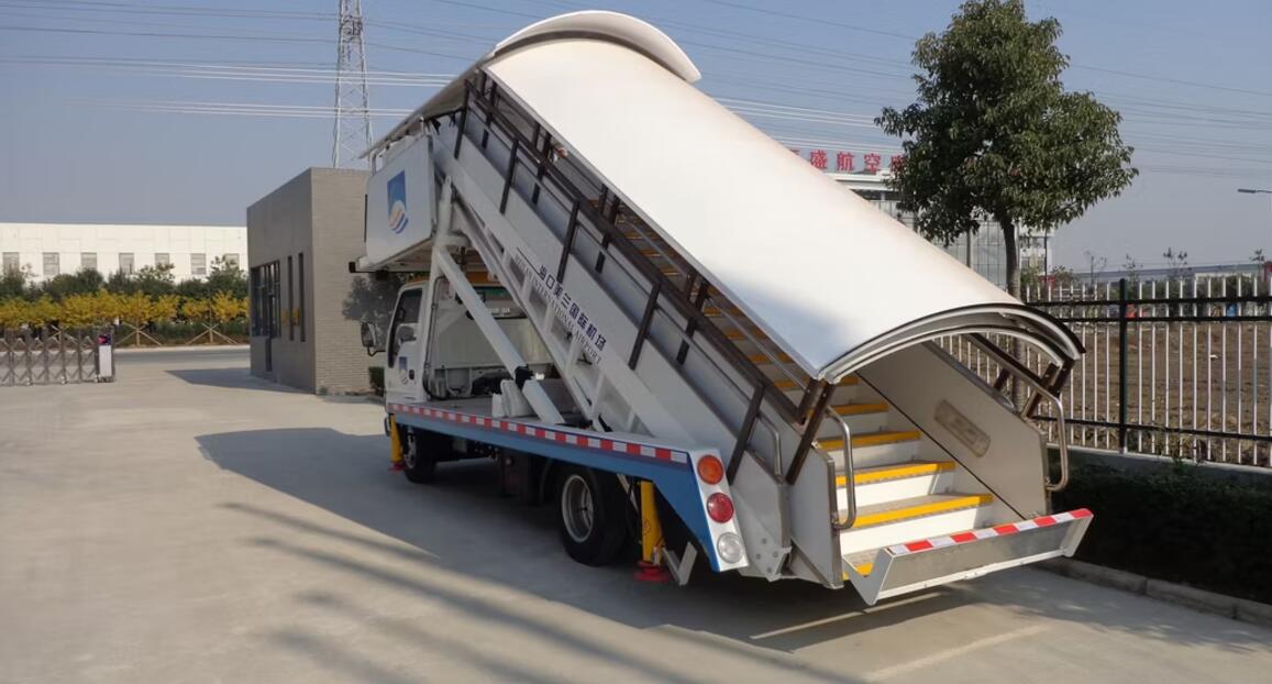 Isuzu 4KH1 engine airport passenger stair truck