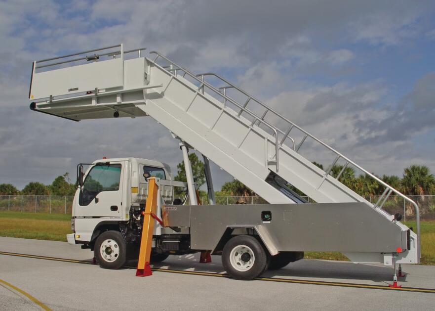 Isuzu 4KH1 engine airport passenger stair truck