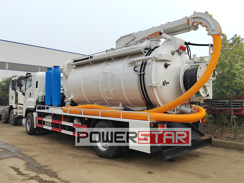 Isuzu FVR GIGA 4x2 combination jetter truck