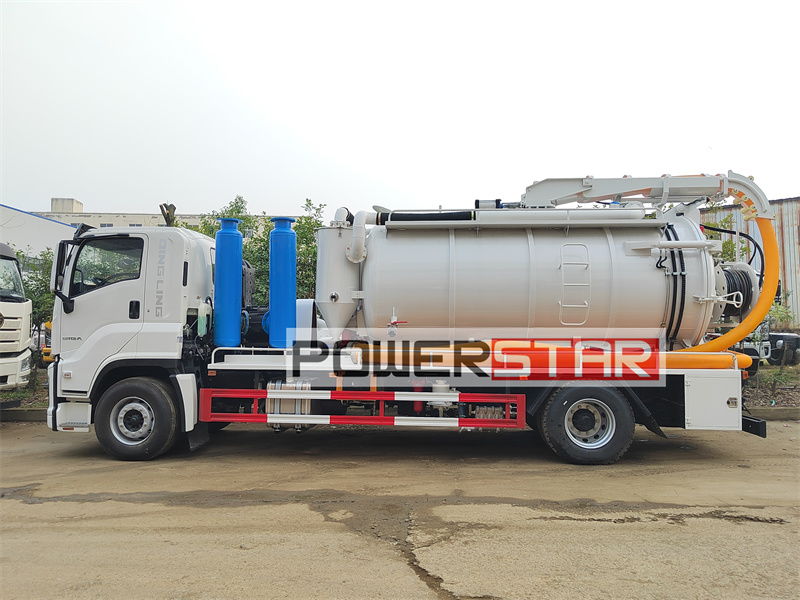 Isuzu giga combined sewer jetting vacuum truck