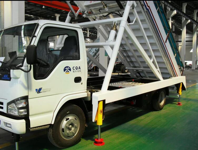 Isuzu 4KH1 engine airport passenger stair truck