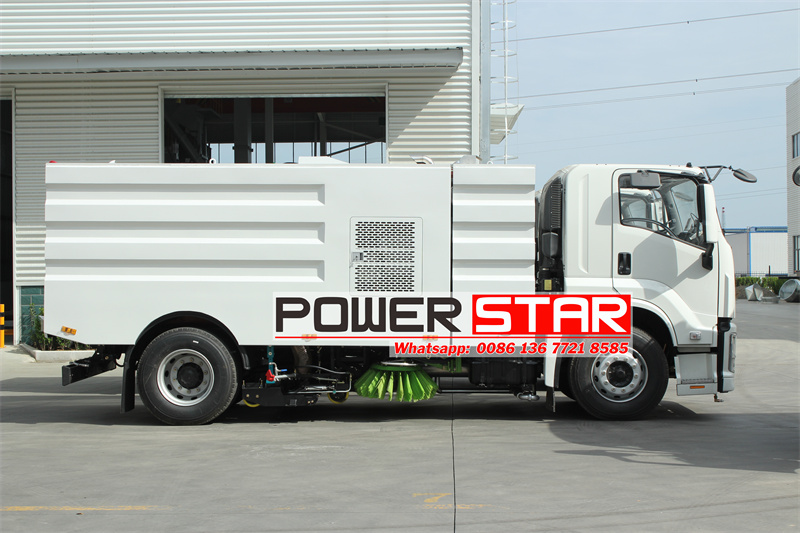 Isuzu 10,000 liters truck mounted vacuum road sweeper