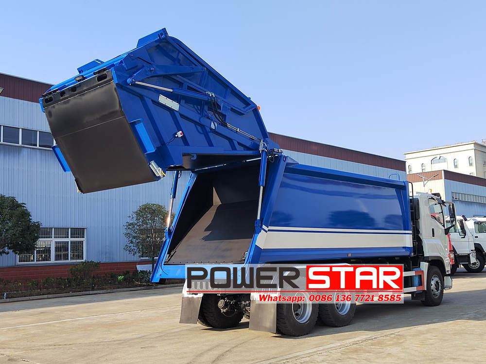 Isuzu GIGA trash compactor truck