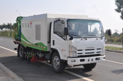 4x2 Isuzu vacuum sweeper truck , small suction vehicles